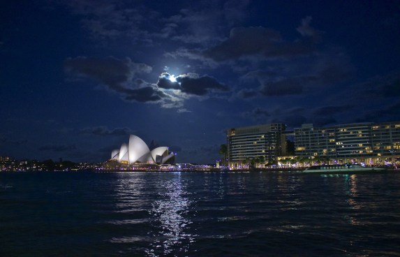 sydney-opera-house-1083743_1920